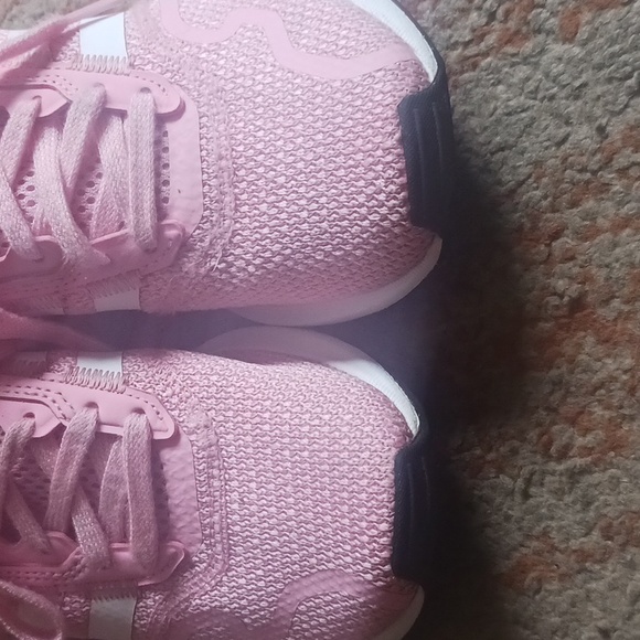 Adidas Big Kids sneakers - Picture 2 of 5